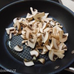 Plněná omeleta a bruschetta s cherry rajčaty