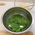 Plněná omeleta a bruschetta s cherry rajčaty