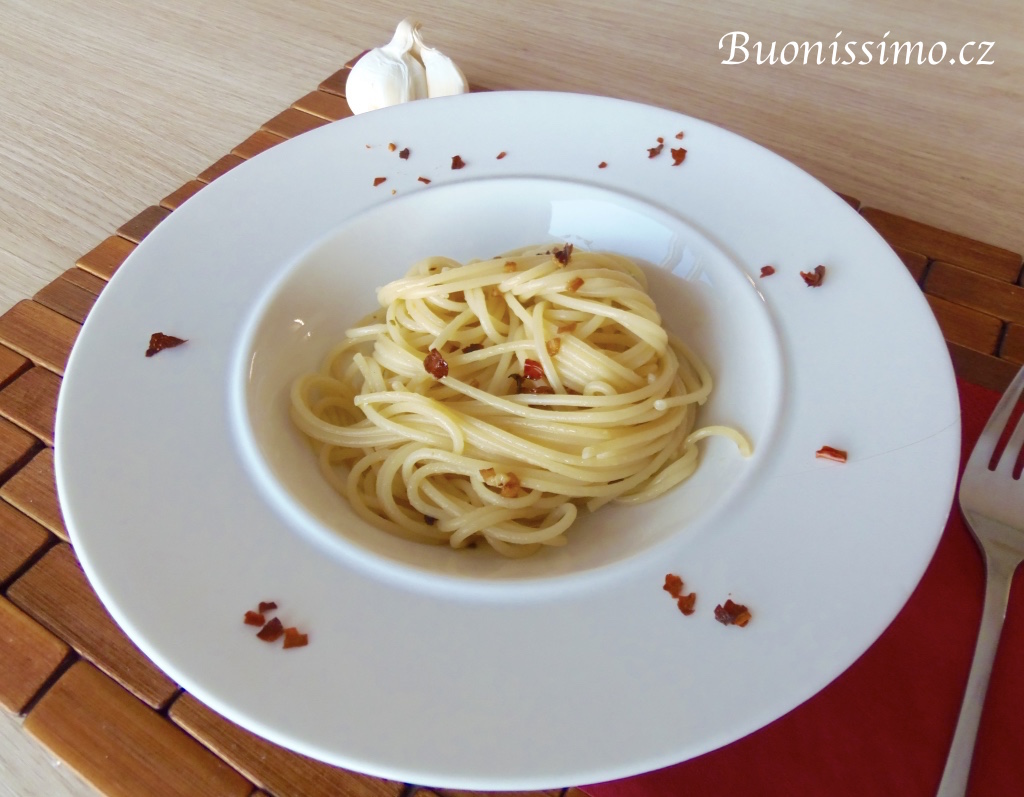 Špagety aglio olio peperoncino