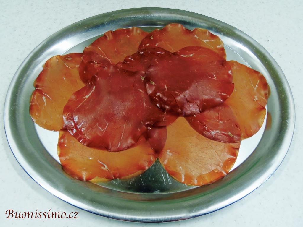 Bresaola s rukolou a parmazánem