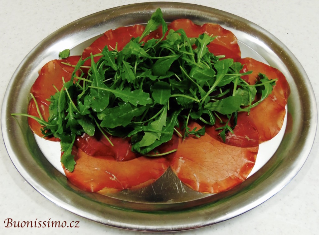 Bresaola s rukolou a parmazánem