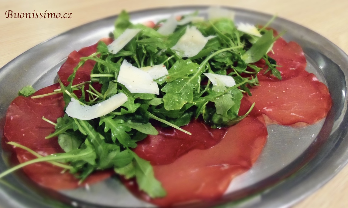 Bresaola s rukolou a parmazánem