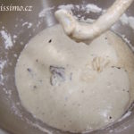 Špaldové muffiny s rebarborou a hořkou čokoládou